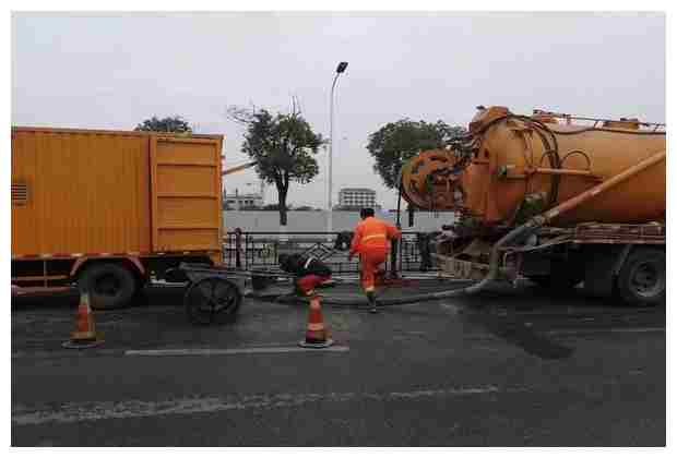 索家墳社區化糞池管道清淤是如何制造的