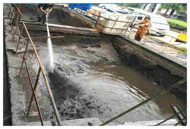 采育鎮(zhèn)包頭營村集淤池管道清淤附近