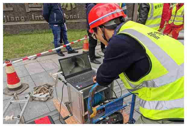 輕汽家委會下水道清淤師傅