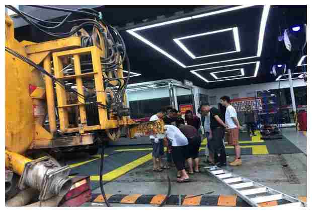 越野車下水道堵塞怎么辦